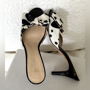 kate spade ♠️ sexy slide-on heels w/black patent leather heel; black&white print